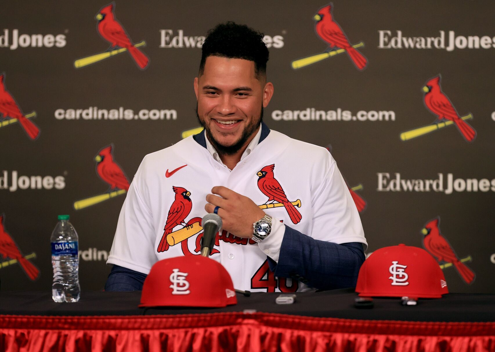 Cardinals introduce new catcher Willson Contreras